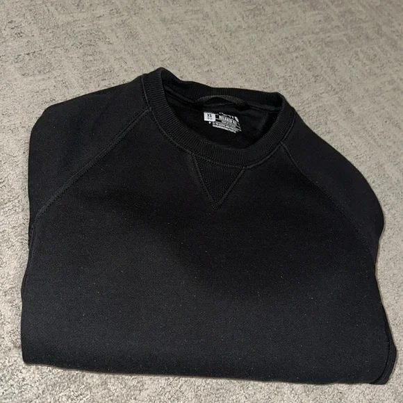 Black Carhartt Crewneck Sweatshirt - Picture 6 of 6
